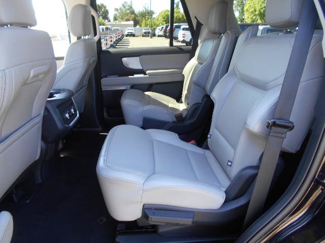 Certified 2025 Ford Expedition Active AWD/4WD image 7
