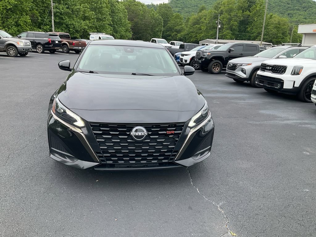 Used 2023 Nissan Altima 2.5 SR FWD image 2