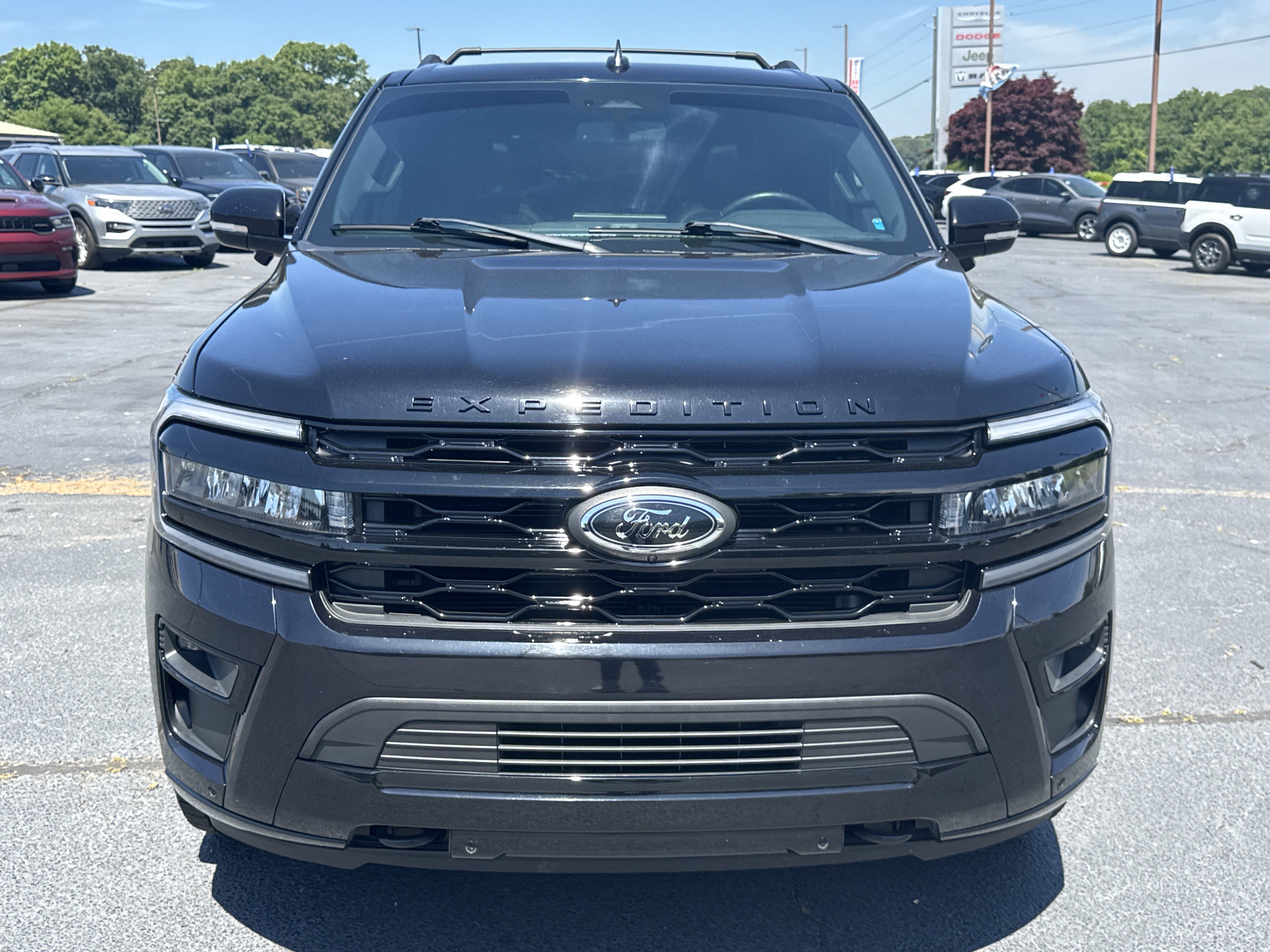 Certified 2023 Ford Expedition Limited AWD/4WD image 3