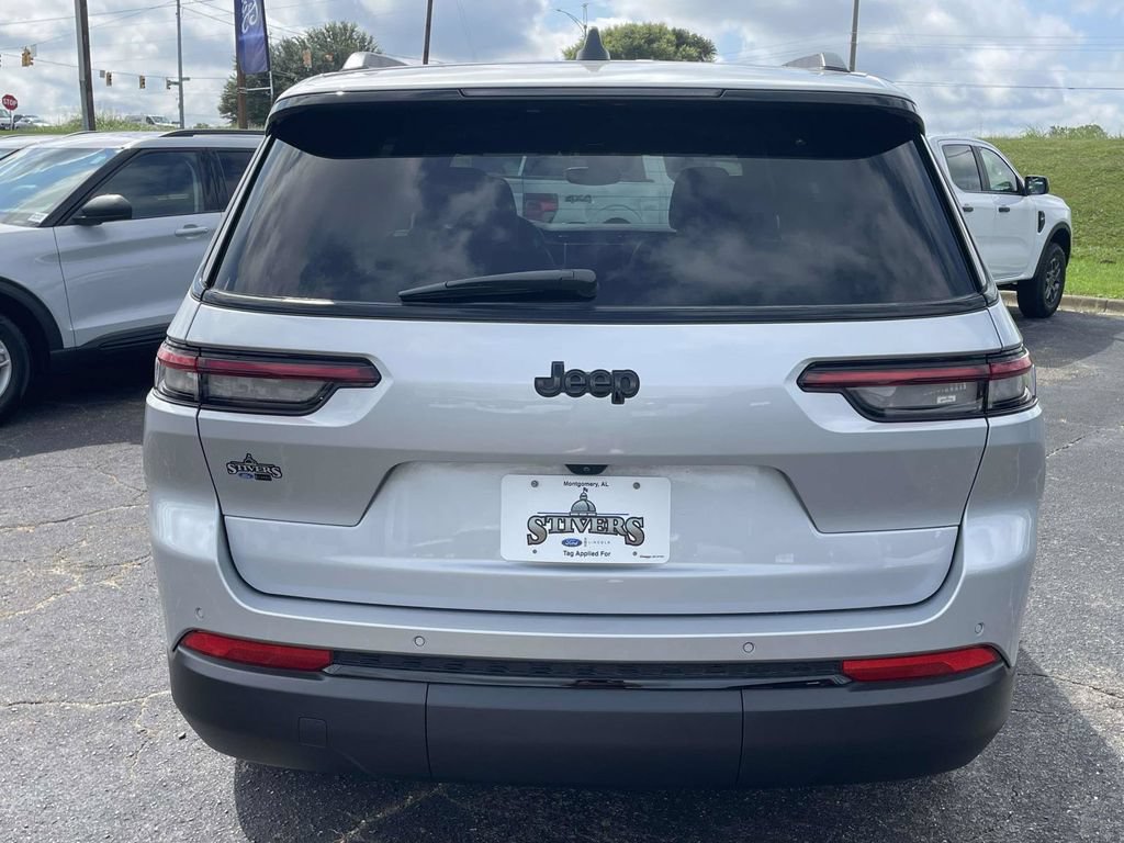 Used 2024 Jeep Grand Cherokee L Altitude RWD image 4
