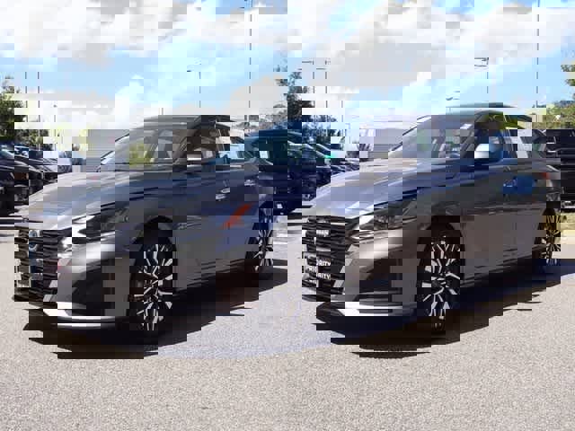 Used 2023 Nissan Altima 2.5 SV