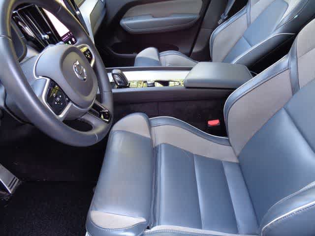Used 2022 Volvo XC60 B5 R-Design AWD/4WD image 5