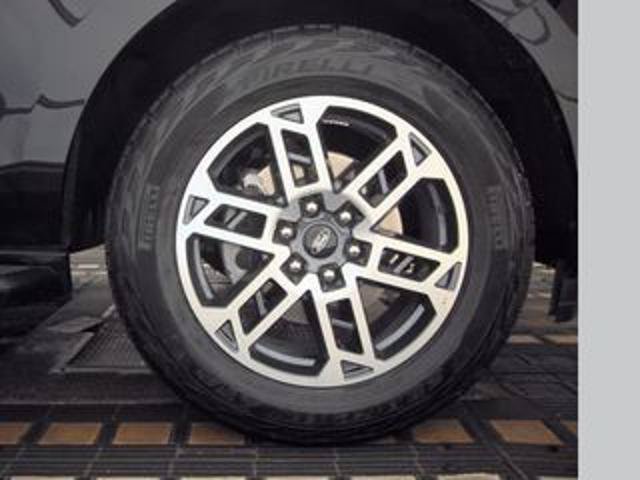 Certified 2025 Ford Expedition Active AWD/4WD image 5
