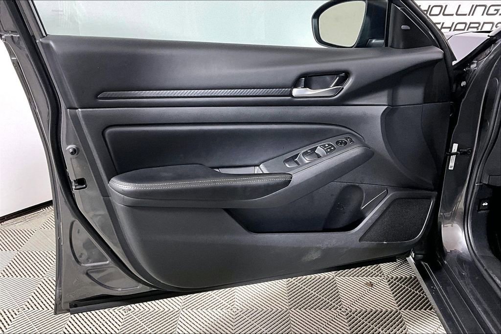 Used 2024 Nissan Altima 2.5 SV image 18