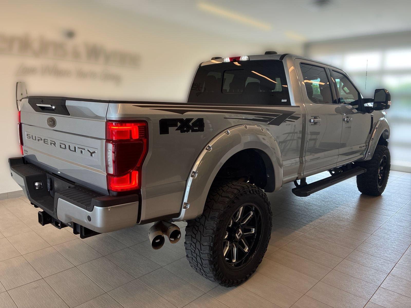 Certified 2022 Ford F250 Lariat w/ Black Appearance Package AWD/4WD image 5