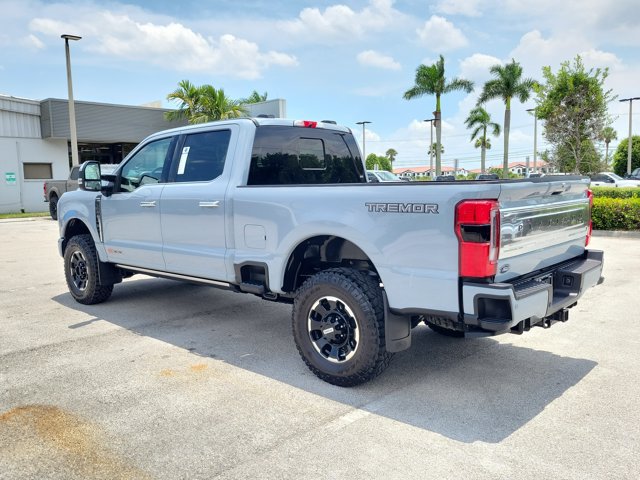 Certified 2025 Ford F350 Platinum w/ Platinum Plus Package AWD/4WD image 5