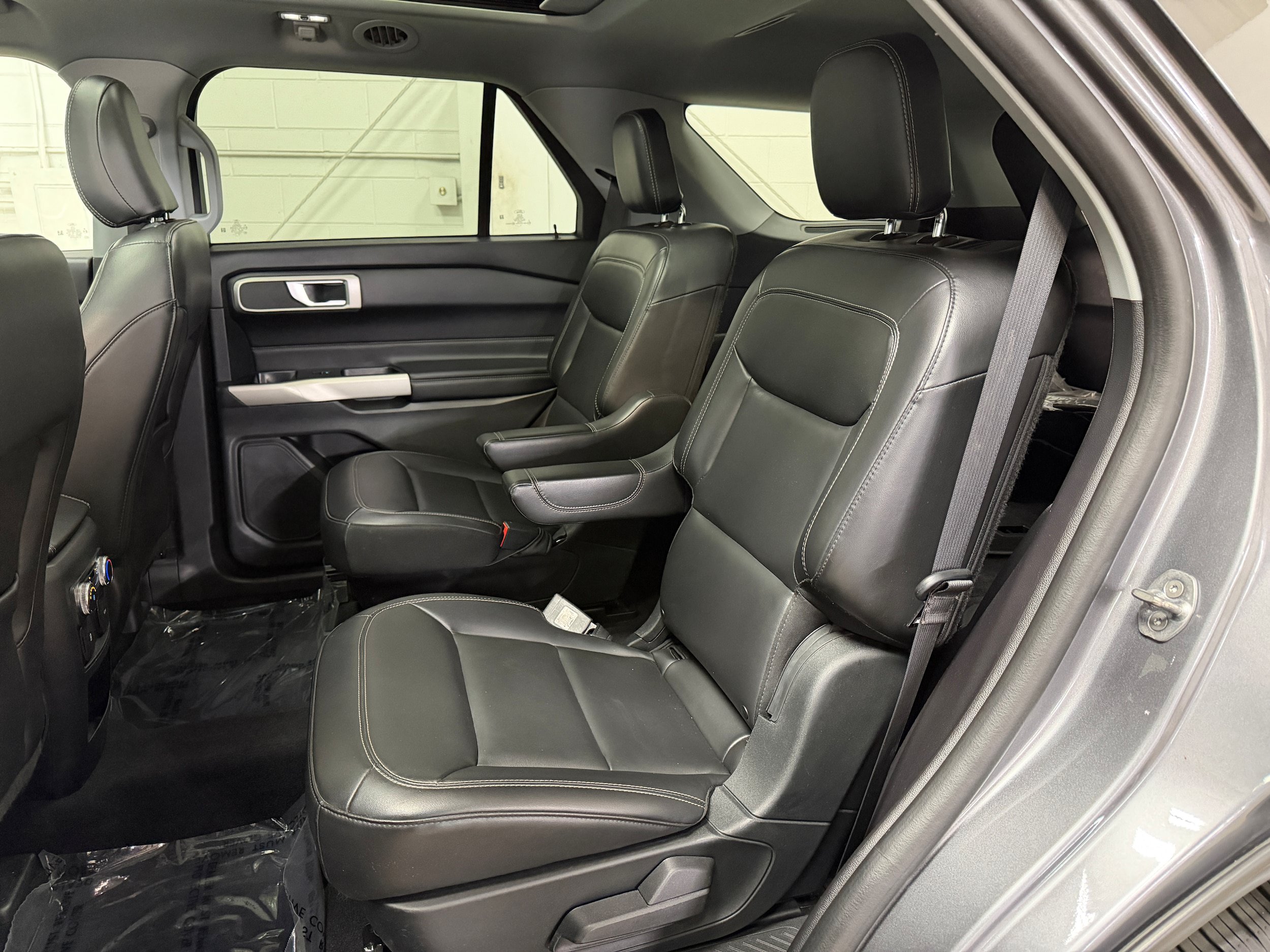 Certified 2021 Ford Explorer XLT w/ Equipment Group 202A AWD/4WD image 10