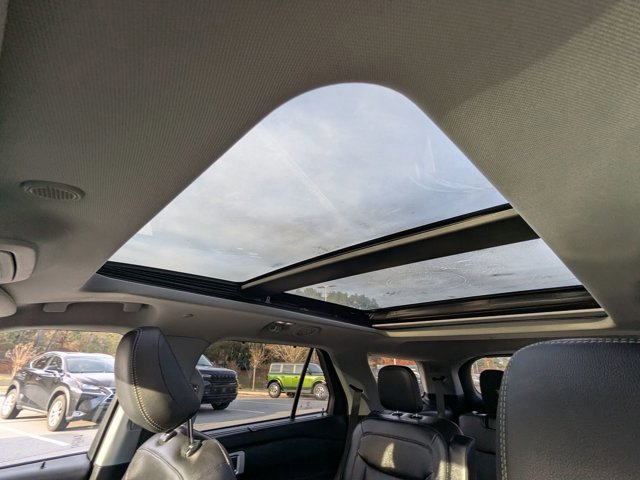 Certified 2023 Ford Explorer Limited w/ Hybrid Equipment Group 310A image 29