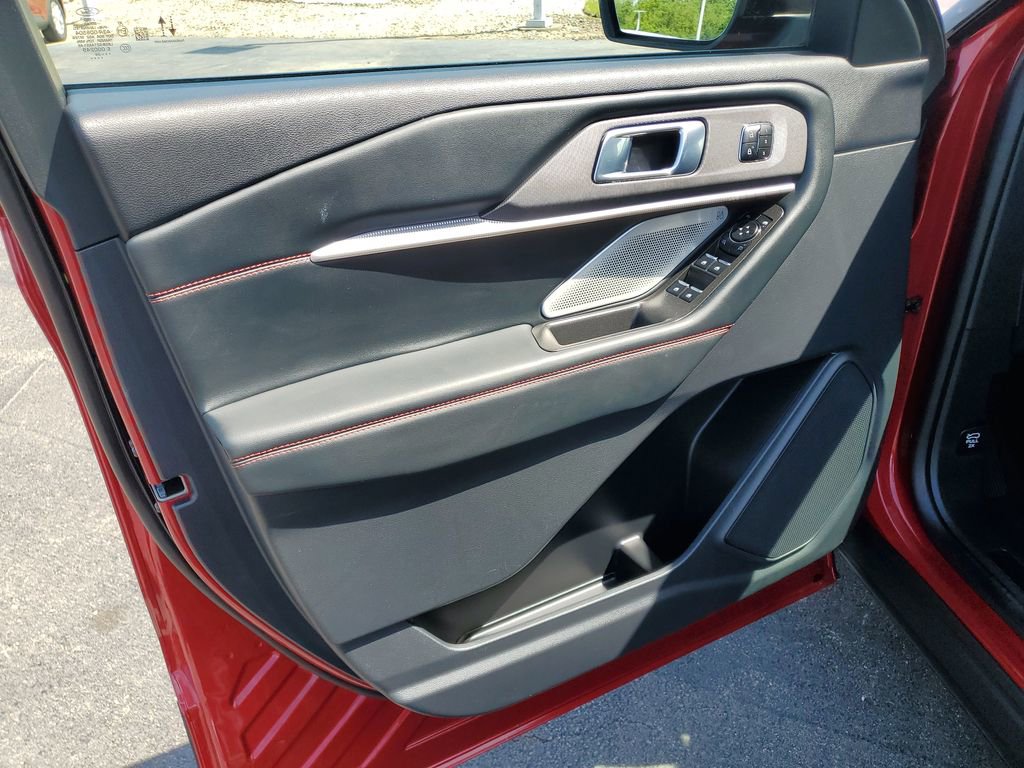 Certified 2025 Ford Explorer ST AWD/4WD image 13