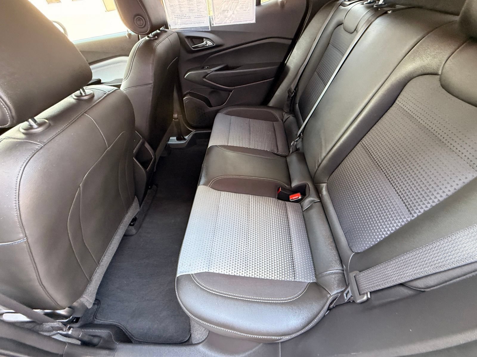 Used 2025 Chevrolet Trax LT FWD image 18