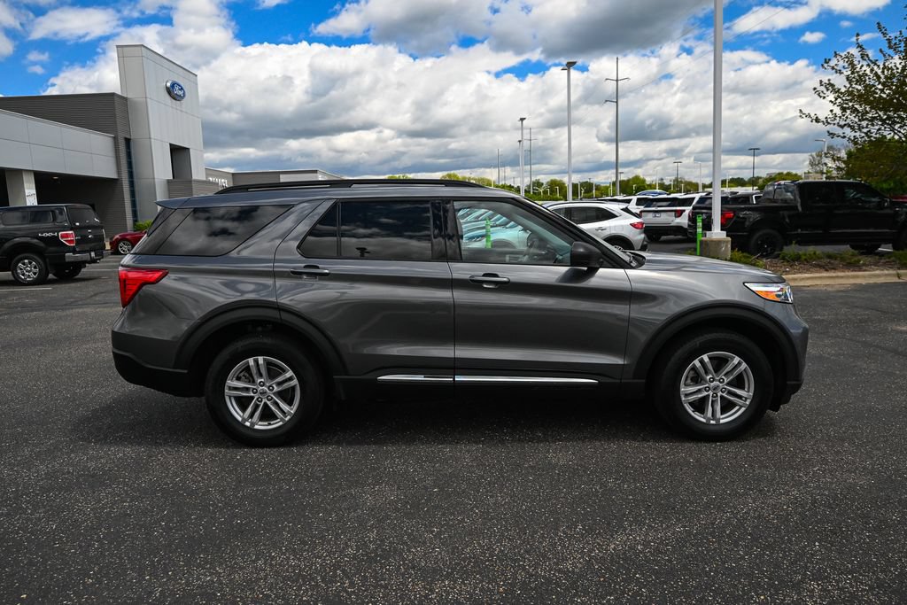 Certified 2024 Ford Explorer XLT w/ Equipment Group 202A AWD/4WD image 3