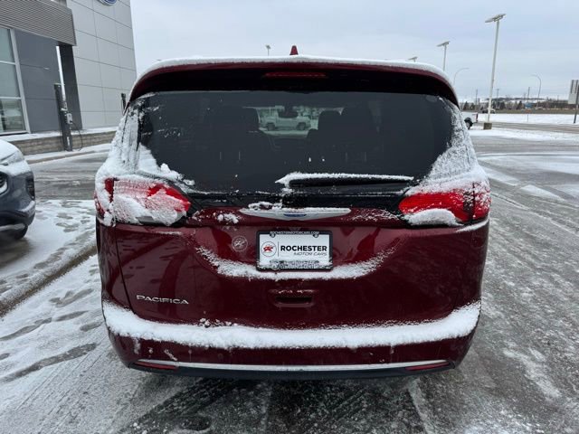 Used 2018 Chrysler Pacifica Touring-L Plus image 2