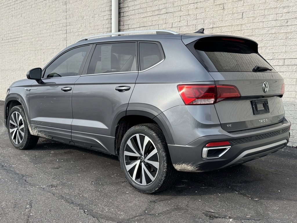 Used 2022 Volkswagen Taos SE w/ Panoramic Sunroof Package image 3
