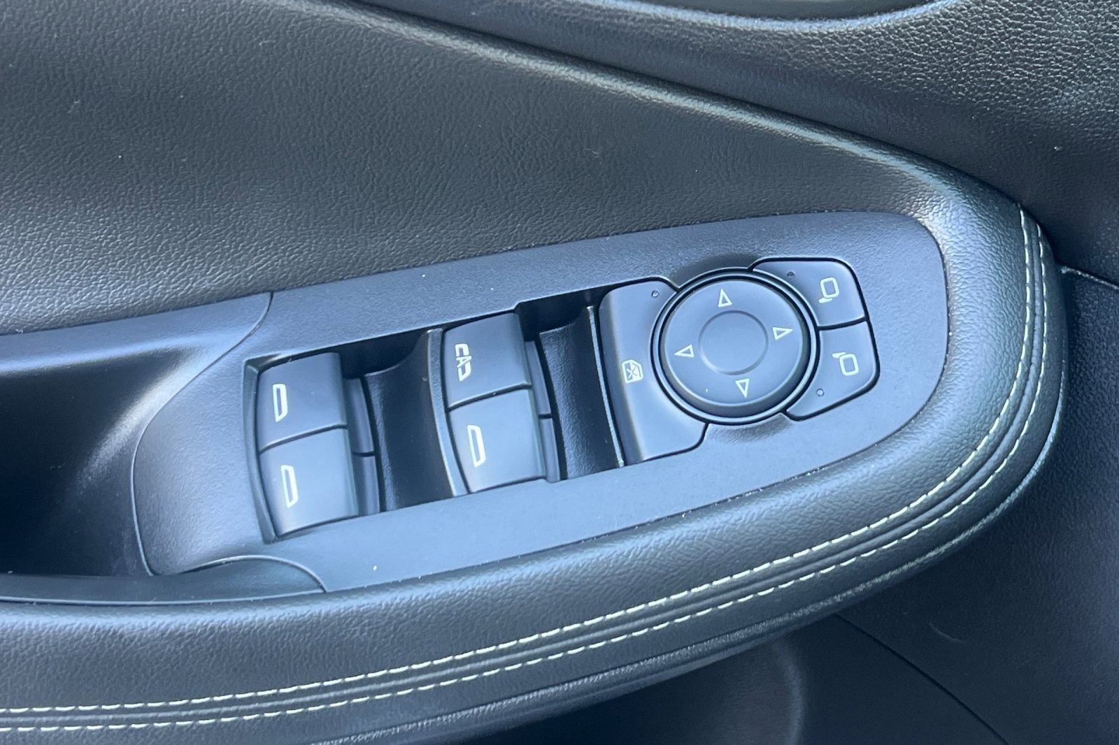 Used 2024 Buick Encore GX Sport Touring image 11