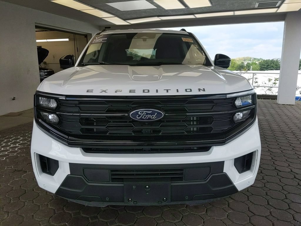 Certified 2025 Ford Expedition Active AWD/4WD image 2