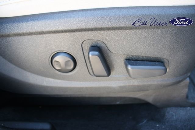 Used 2025 Kia Telluride EX w/ EX Captain's Chair Package FWD image 12