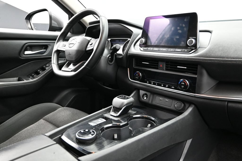 Used 2025 Nissan Rogue SV AWD/4WD image 11
