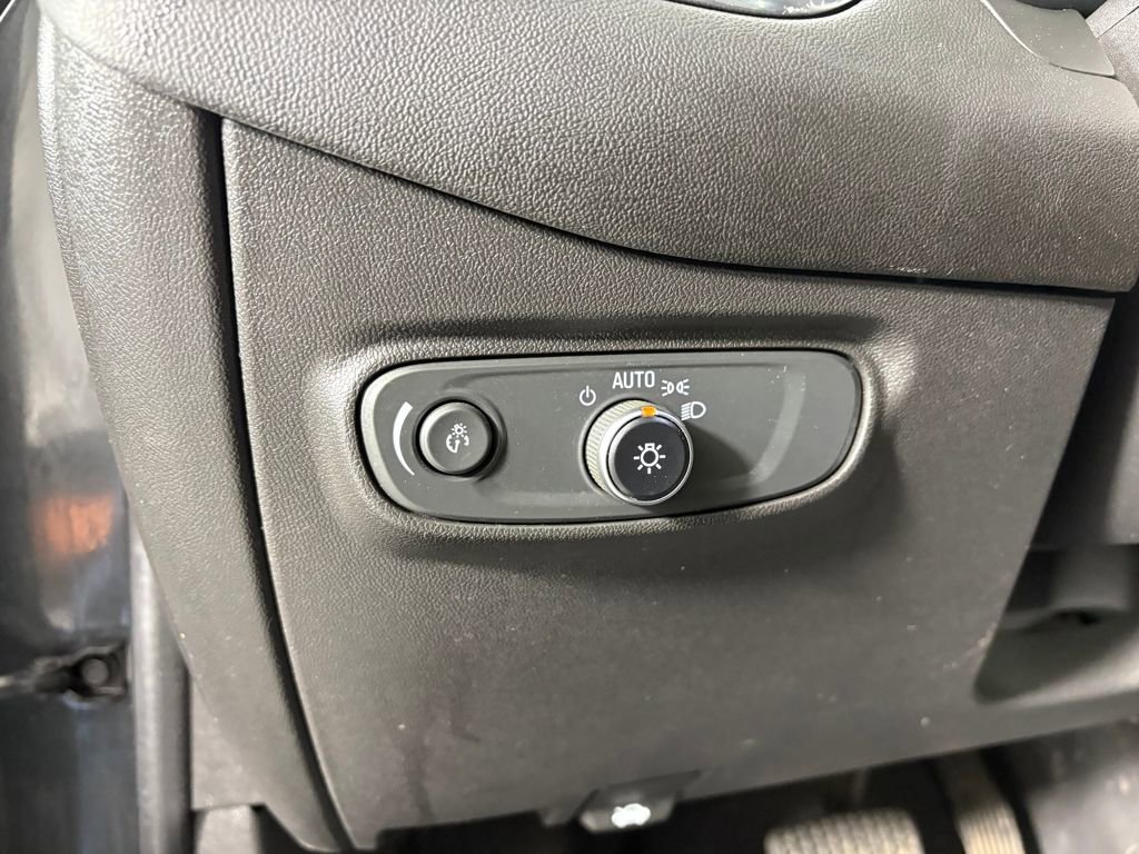 Used 2020 Chevrolet Equinox LS w/ LS Convenience Package image 14