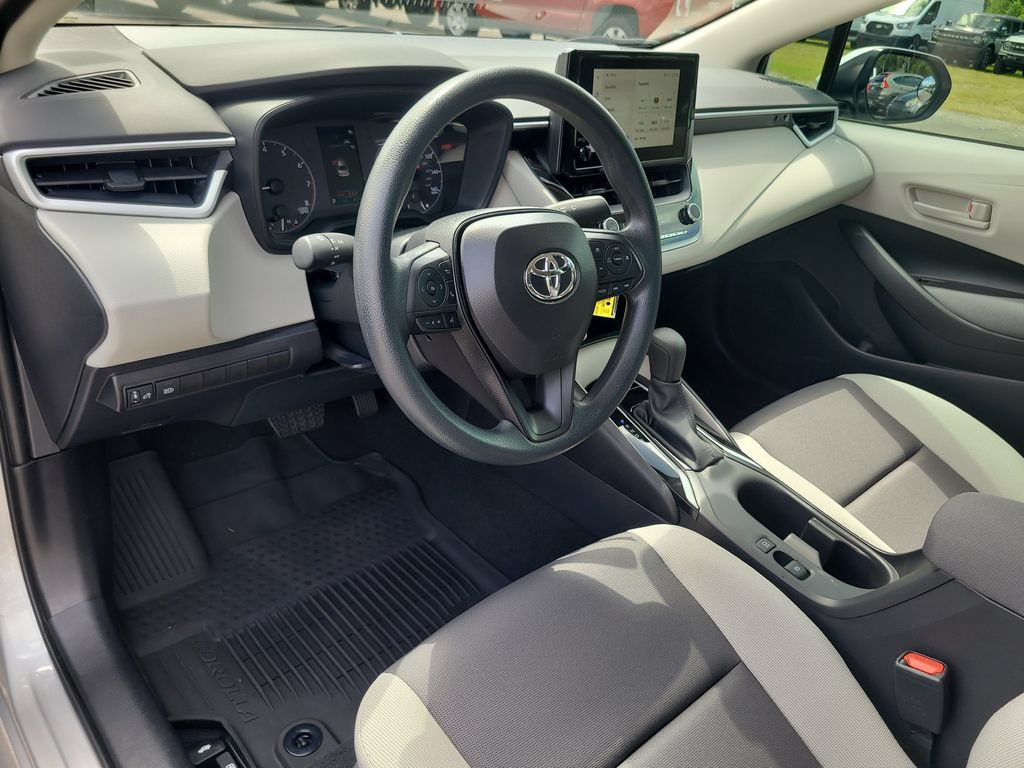 Used 2025 Toyota Corolla LE FWD image 17