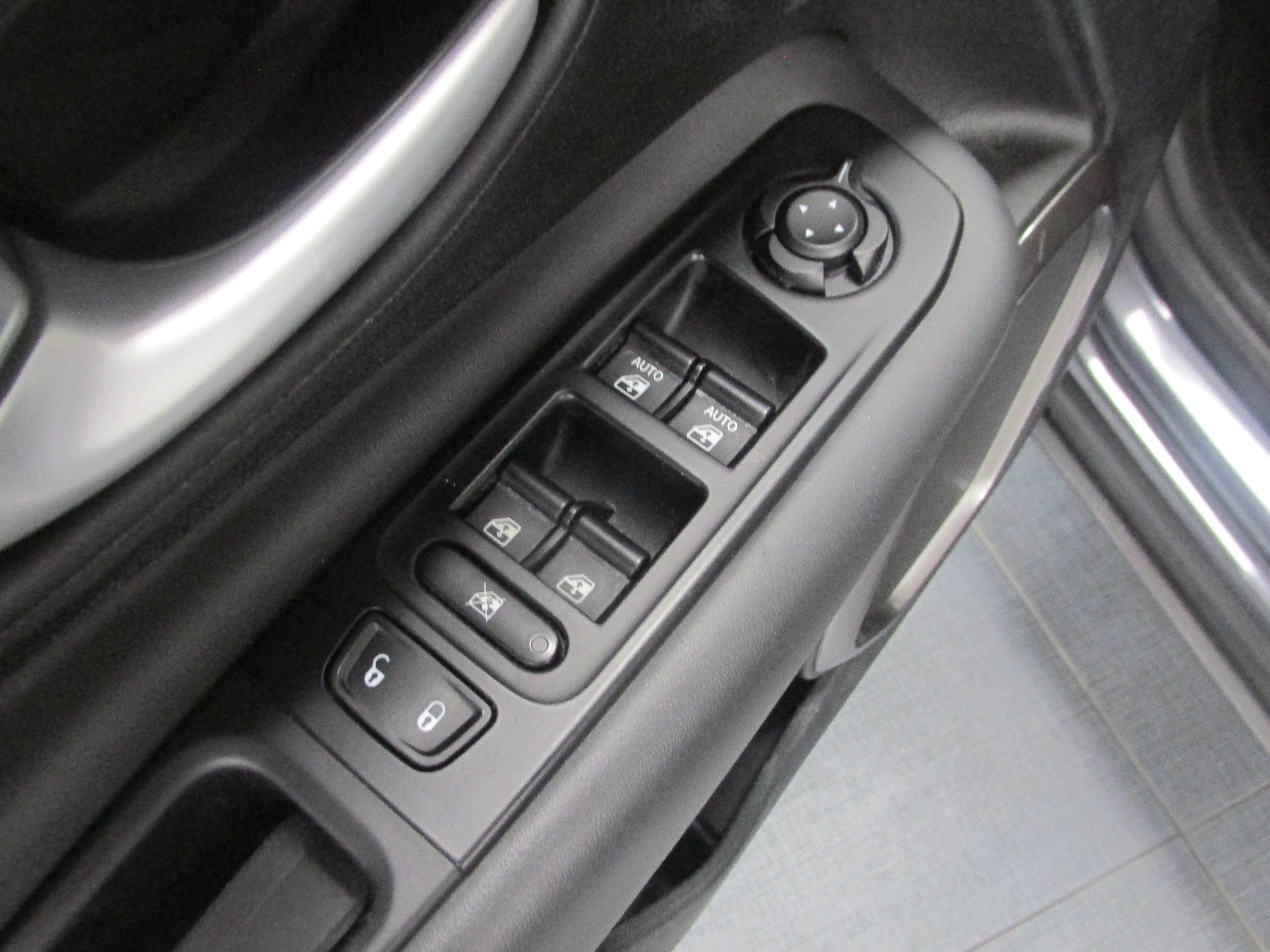 Used 2023 Jeep Renegade Latitude AWD/4WD image 28
