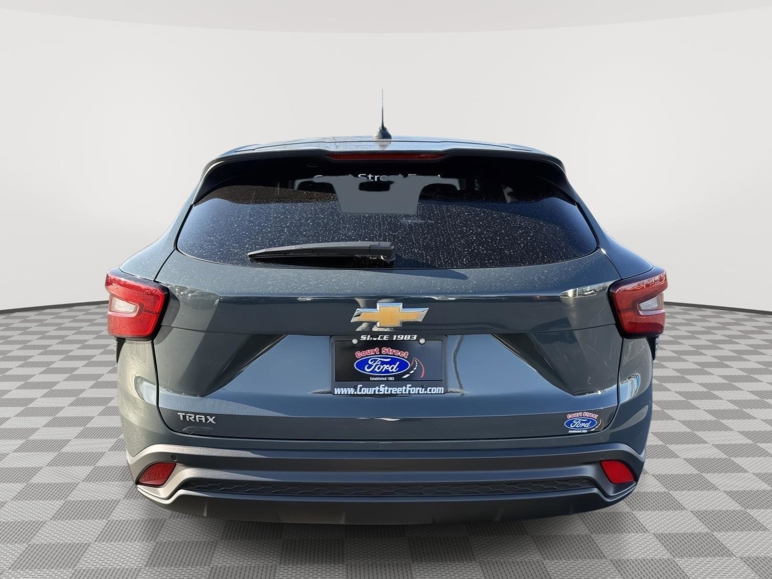 Used 2025 Chevrolet Trax LS w/ LS Convenience Package image 4