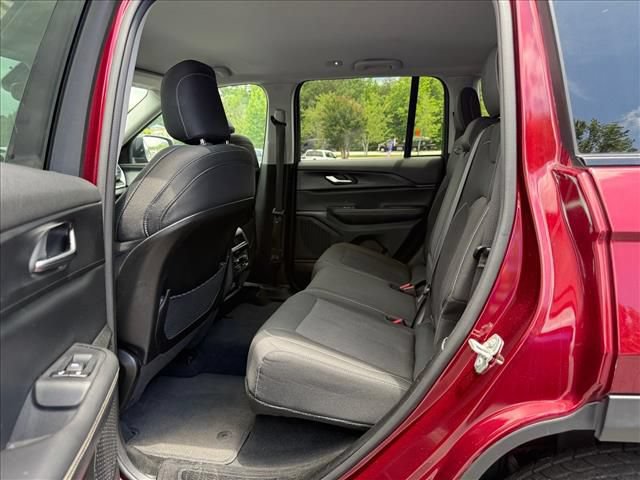Used 2023 Jeep Grand Cherokee Laredo RWD image 13