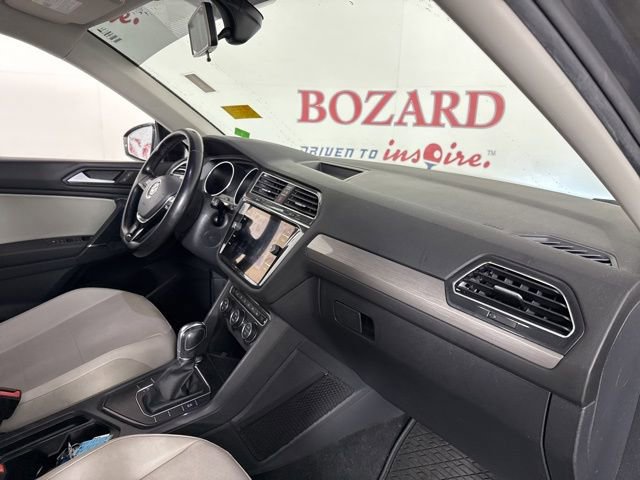 Used 2018 Volkswagen Tiguan SE w/ Panoramic Sunroof Package image 17