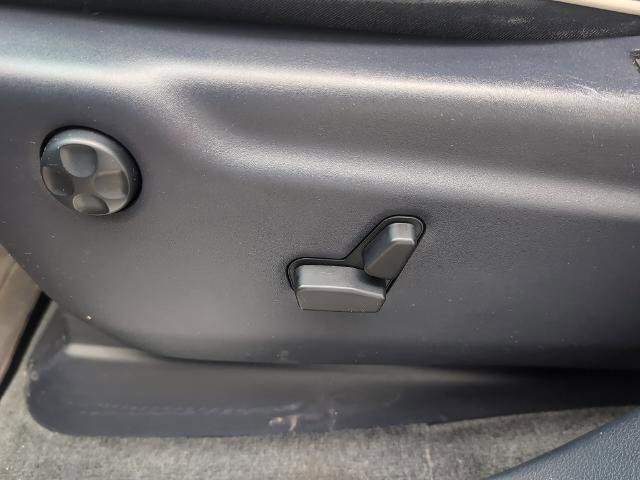 Used 2017 Jeep Grand Cherokee Overland image 18