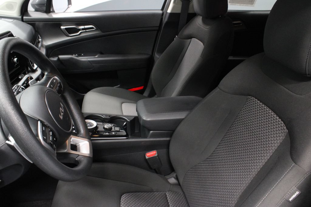 Used 2025 Kia Sportage LX AWD/4WD image 23