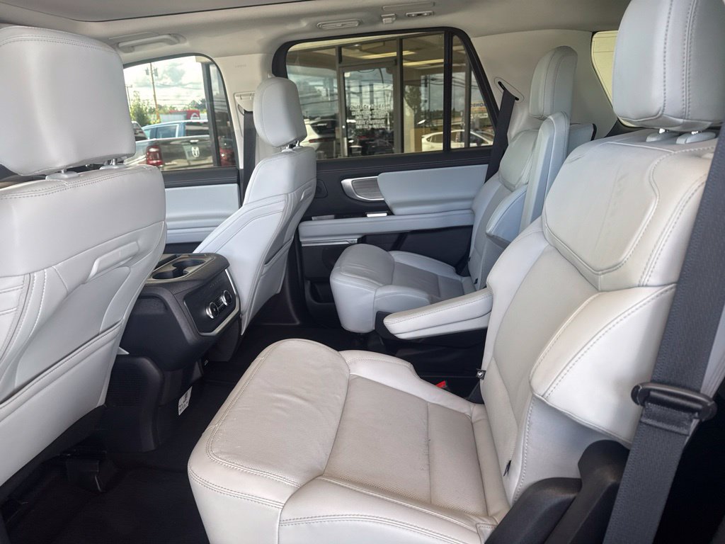 Certified 2025 Ford Expedition Platinum w/ Driver's Package AWD/4WD image 14