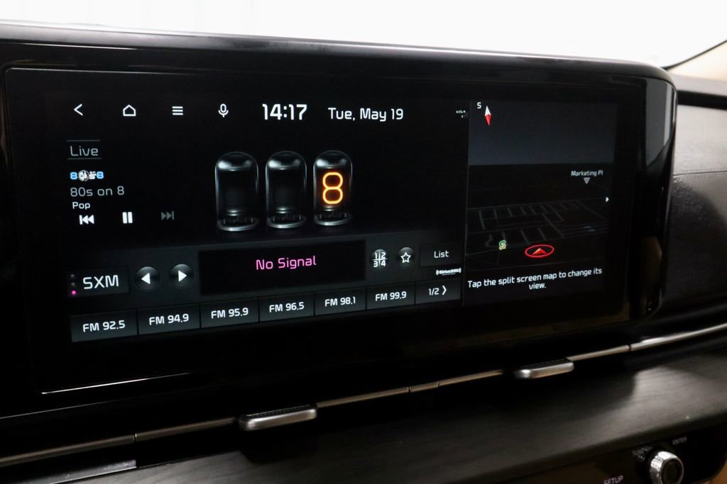 Used 2023 Kia Carnival EX FWD image 4