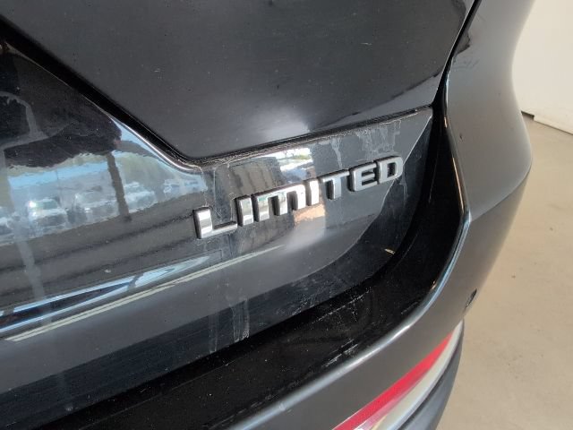 Used 2023 Jeep Grand Cherokee Limited AWD/4WD image 38