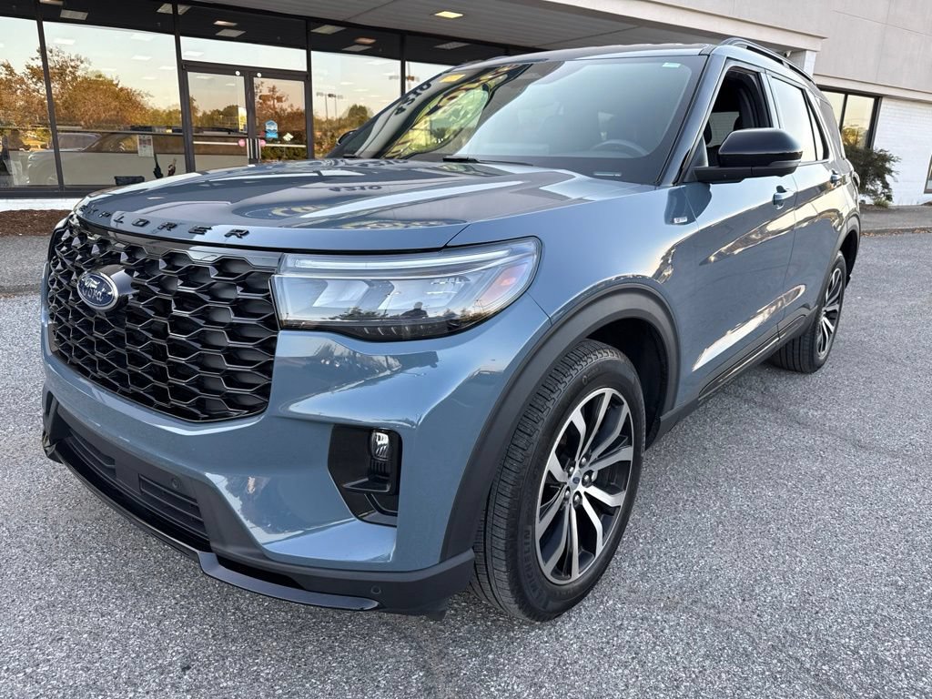 Certified 2025 Ford Explorer ST-Line AWD/4WD image 6
