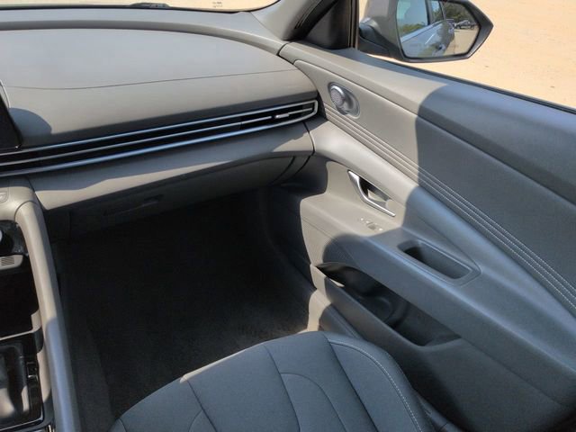 Used 2025 Hyundai Elantra SEL image 18