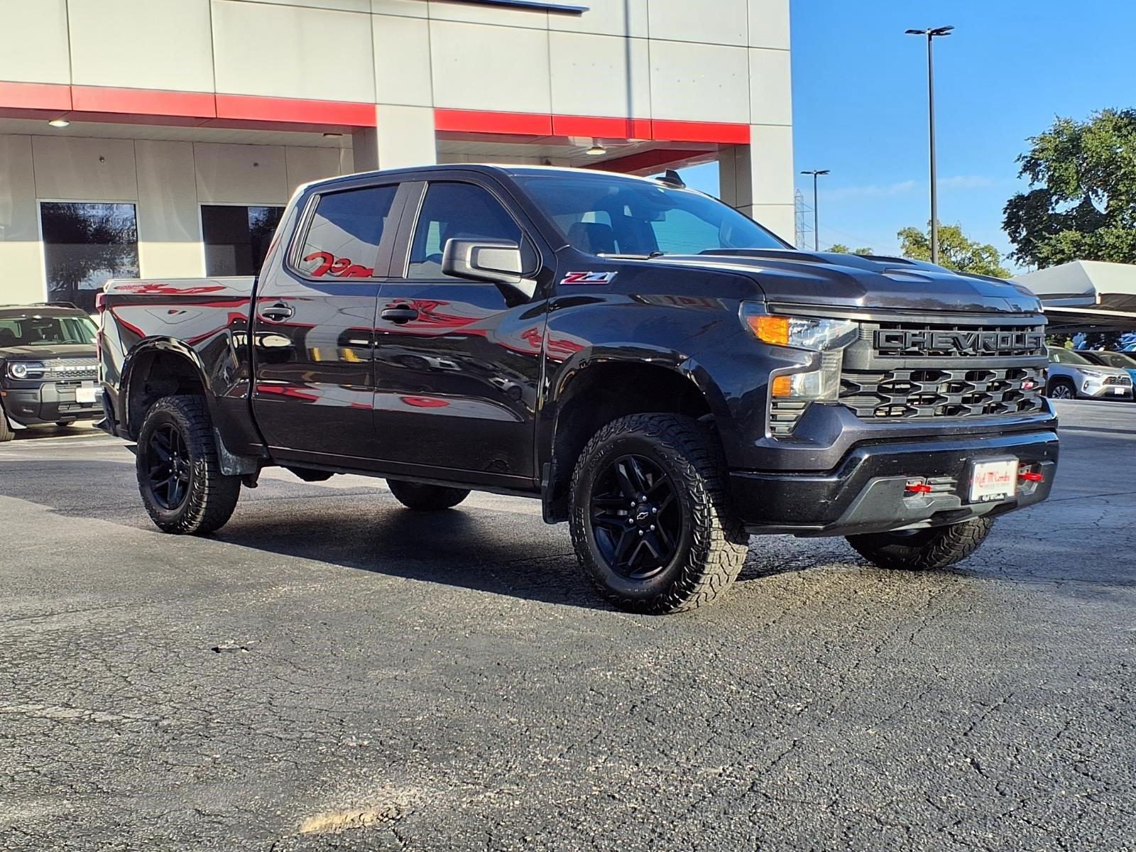 Used 2024 Chevrolet Silverado 1500 Custom Trail Boss AWD/4WD image 4