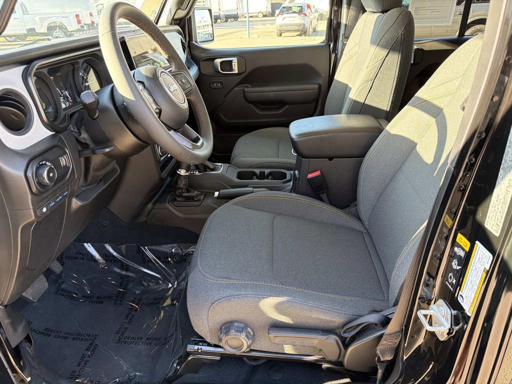 Used 2024 Jeep Wrangler Unlimited image 18