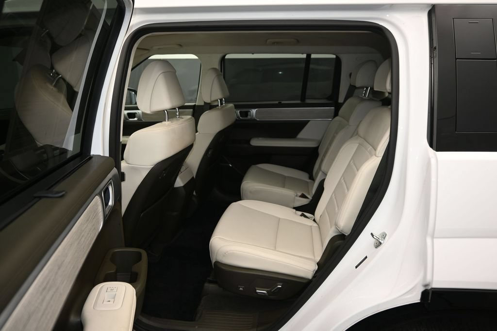 Used 2024 Hyundai Santa Fe Calligraphy FWD image 17