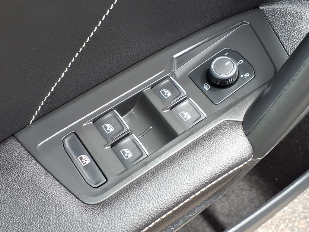 Used 2024 Volkswagen Tiguan SE R-Line AWD/4WD image 20