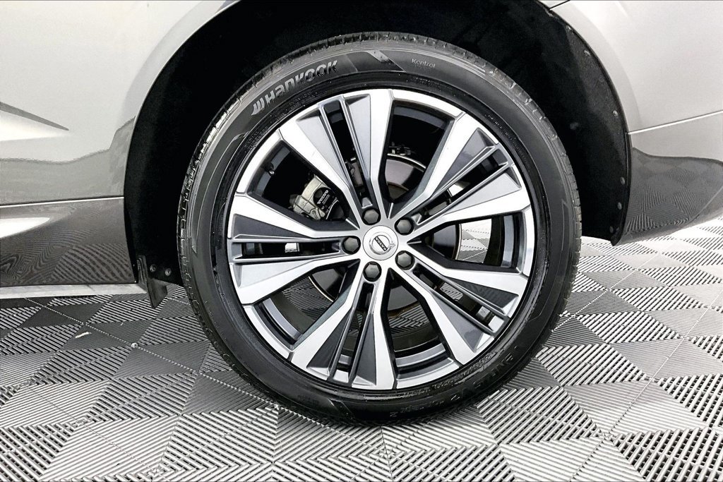 Used 2022 Volvo XC60 B5 Momentum FWD image 8