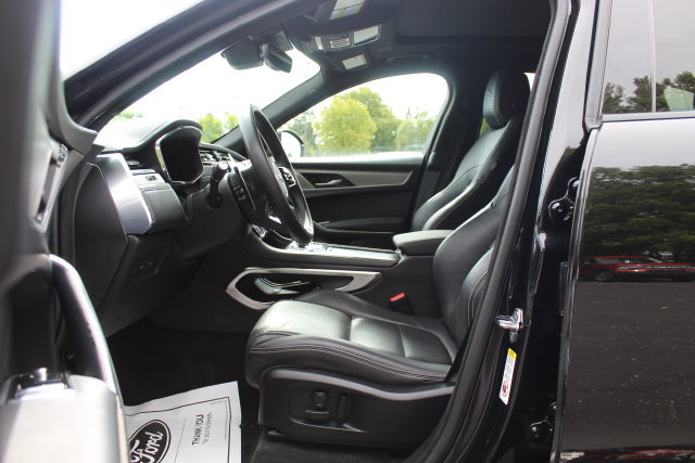 Used 2025 Jaguar F-PACE R-Dynamic S AWD/4WD image 23