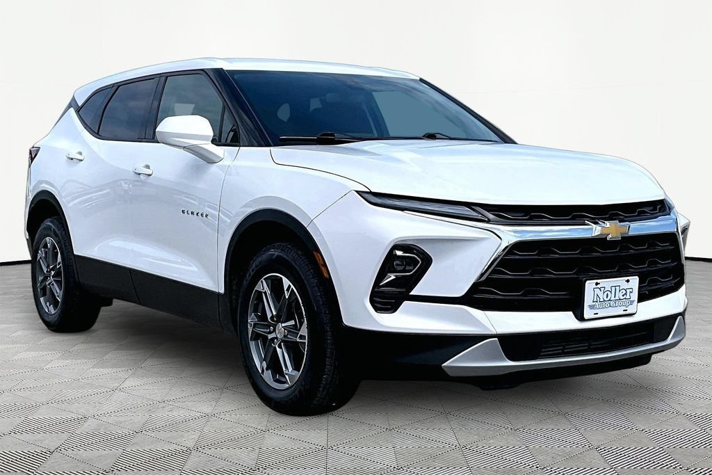 Used 2025 Chevrolet Blazer LT AWD/4WD image 12