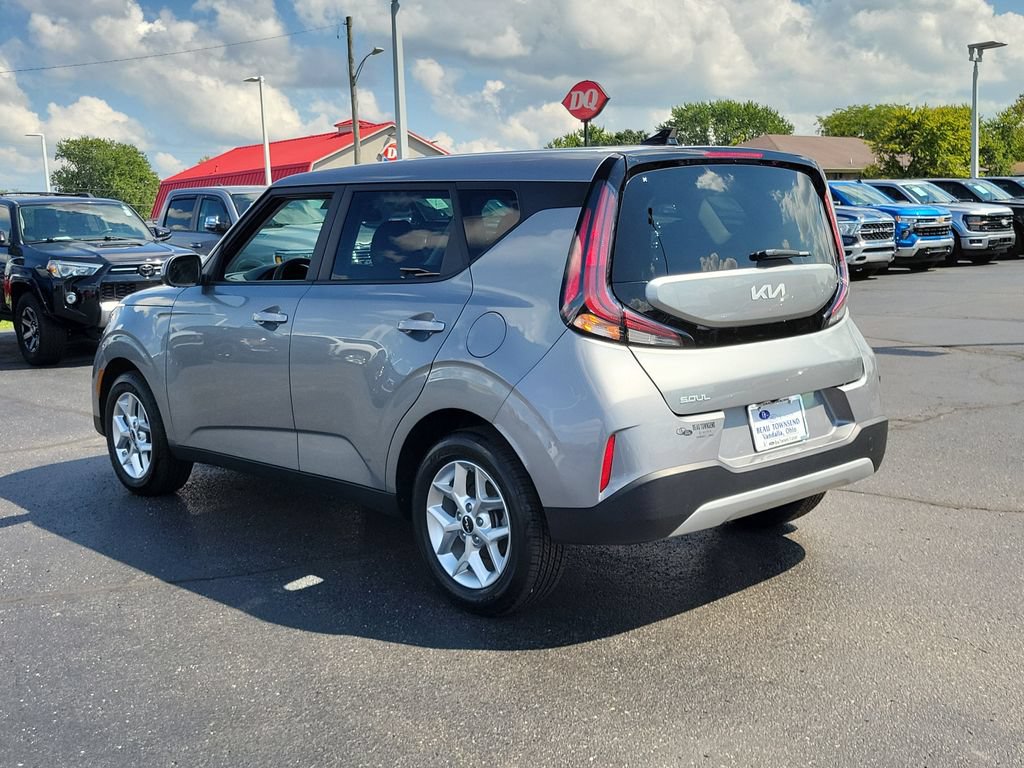 Used 2025 Kia Soul LX w/ LX Technology Package FWD image 6