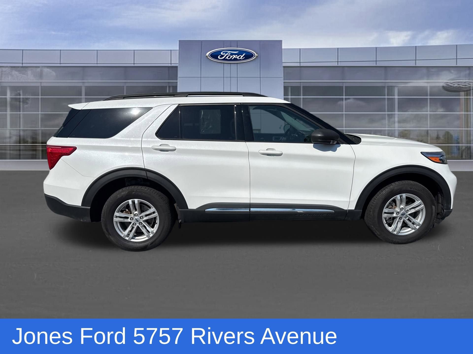 Certified 2023 Ford Explorer XLT AWD/4WD image 3