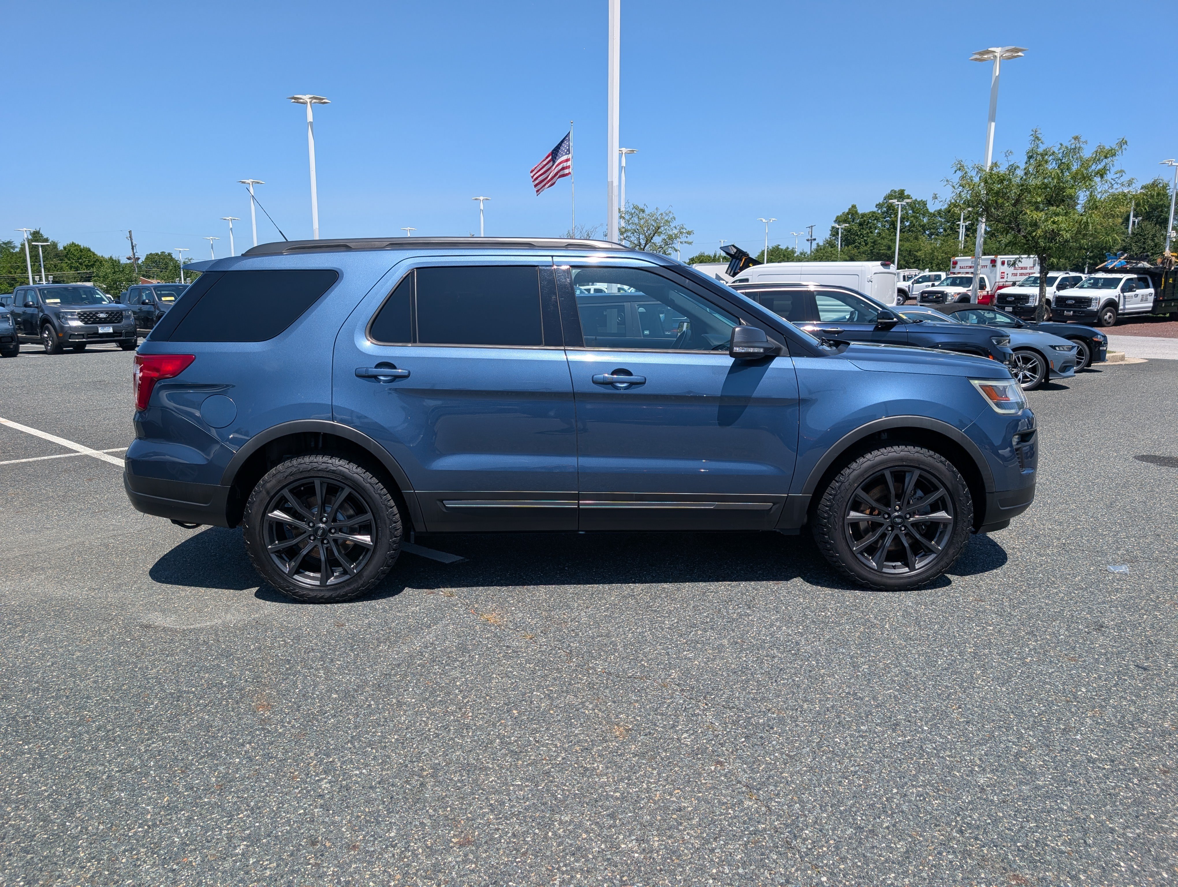 Certified 2018 Ford Explorer XLT w/ Equipment Group 202A AWD/4WD image 2