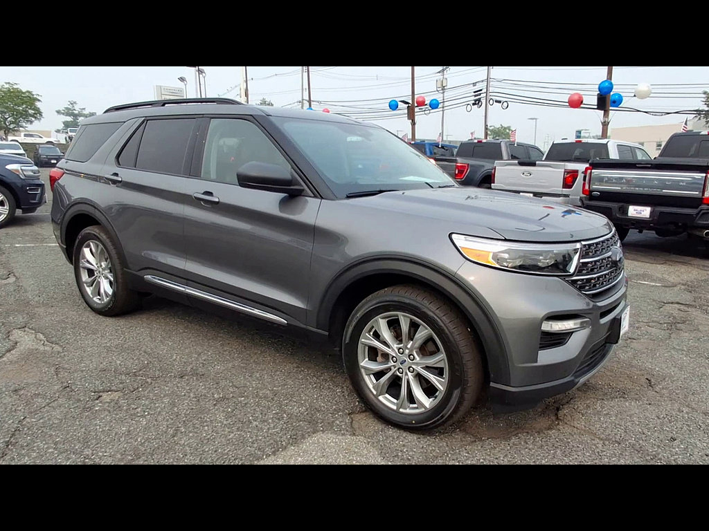 Certified 2023 Ford Explorer XLT w/ Equipment Group 202A AWD/4WD image 2