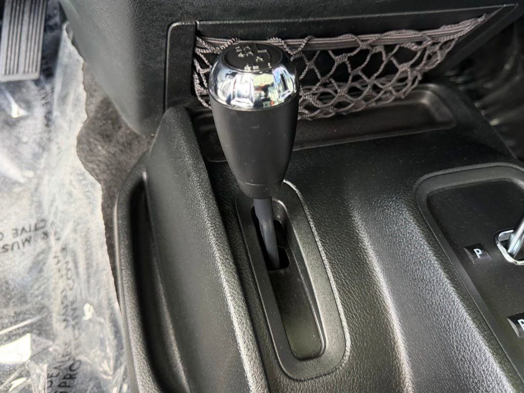 Used 2018 Jeep Wrangler Unlimited Sahara image 27