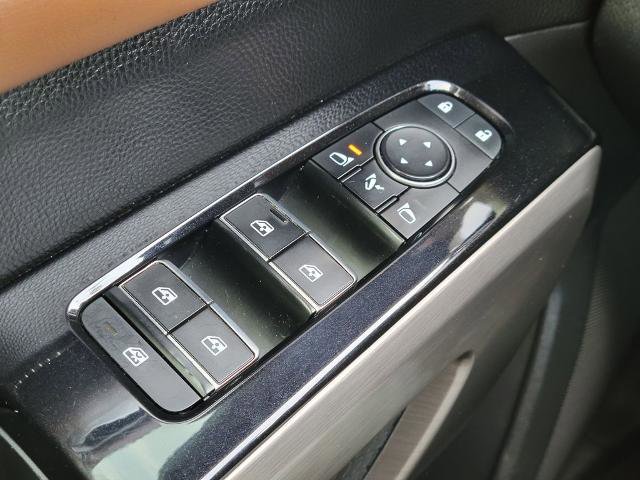 Used 2022 Nissan Pathfinder Platinum w/ Cargo Package image 29