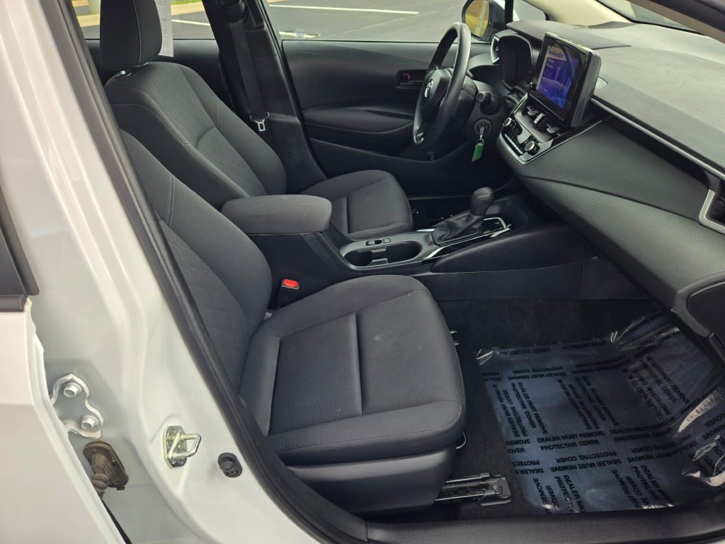 Used 2024 Toyota Corolla LE FWD image 4