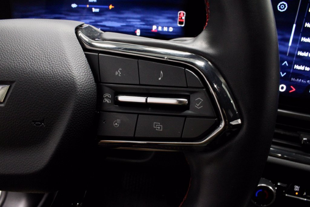 Used 2024 Chevrolet Equinox EV RS FWD image 28