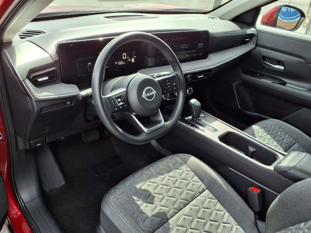 Used 2025 Nissan Kicks SV w/ Charging Package FWD image 5